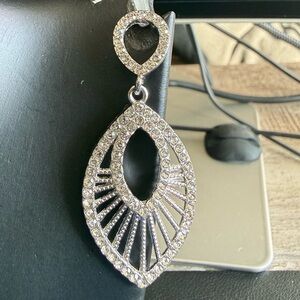 (NEW) Elegant Silver Drop Earrings